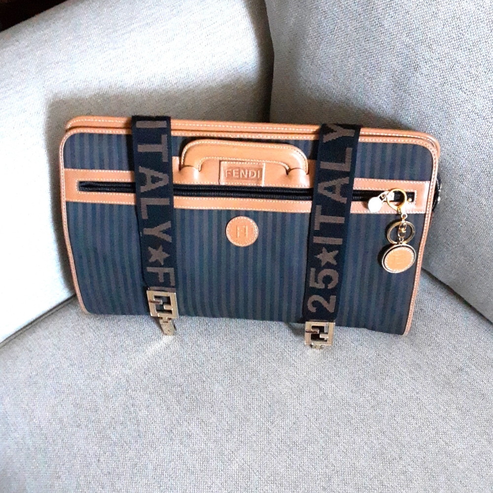 Fendi crossbody messenger-laptop bag  Unique Beautiful Firm price Deal ‼️‼️‼️‼️‼